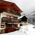 Chalet Crepes De Sela Canazei